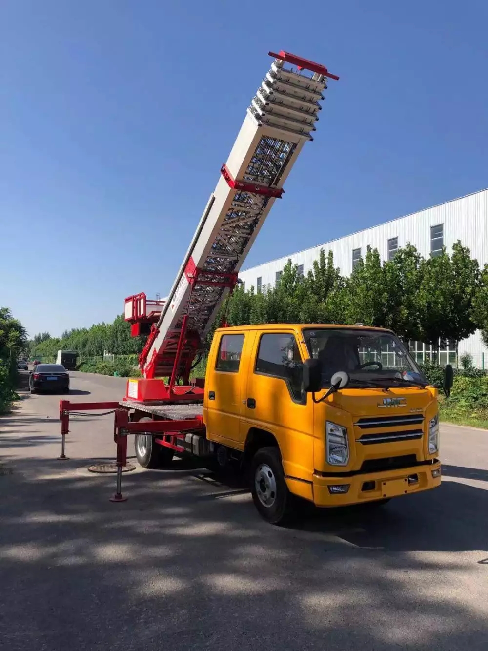 沿滩附近的云梯车出租服务：轻松解决高空作业需求