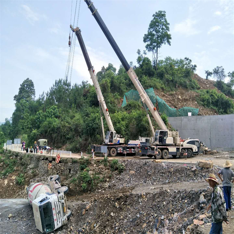 沿滩汽车掉沟里叫吊车救援要多少钱